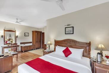 هتل Club Mahindra Naukuchiatal