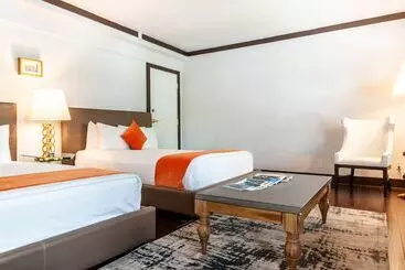 Szálloda Lincoln Arms Suites