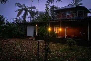 Hotel Blackhole Farms & Retreats