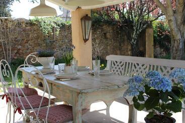 Les Romarins B&b, 10 Min D Uzès, Piscine Et Grand Jardin, Table D Hôte