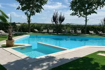 Hotelli Il Giullare By Agriturismo Borgo Castellaccia
