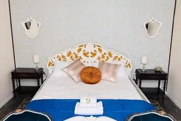 تختخواب و صبحانه Sofia Katane Suites