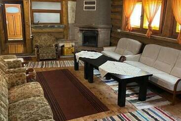 ペンション Acasă La Horea