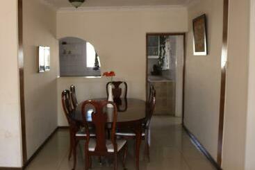 تختخواب و صبحانه Phase 4 Accommodation