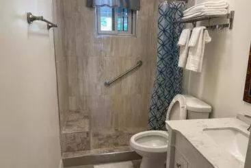 هتل آپارتمان Westmore Beach Villas Limited