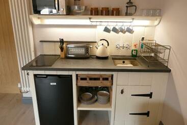 膳宿费 Madtom Seafood Cafe Bar & Guest Rooms