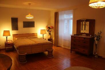 ペンション 1912   Wooden Room   Old Town