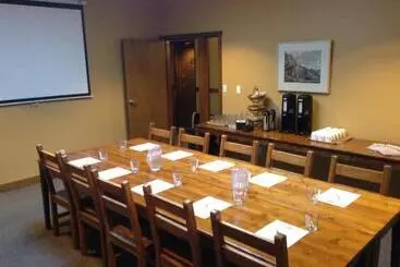 בית מלון כפרי Howe Sound Inn & Brewing Company