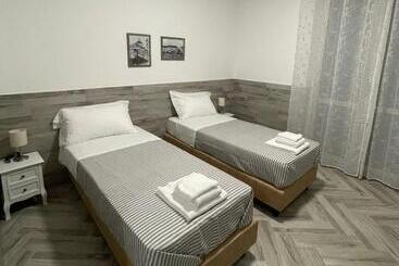 ペンション Holiday Rooms Rho