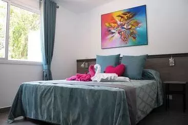 هتل Oasis Dream Holidays   La Petite France