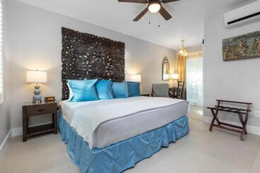 Отель Shangrila Springs