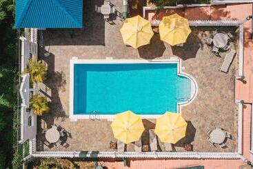 בית מלון כפרי Grenadine House