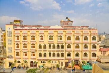 ホテル Laxmi Niwas