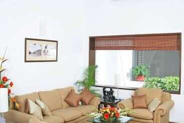 בית מלון כפרי Perfect Haven Egmore Serviced Apartments