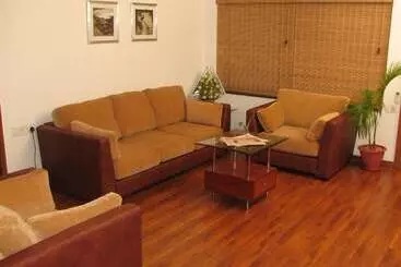 בית מלון כפרי Perfect Haven Egmore Serviced Apartments