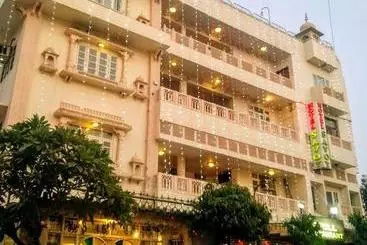 هتل Savoy  Since 1951