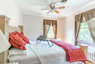 膳宿费 Home Sweet Home Suite #3, Near Liberty University, And Lynchburg Hospital, Deluxe Queen Size Bedroom