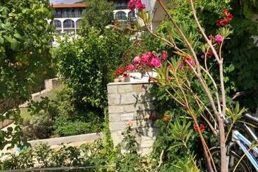 پانسیون Fregata Complex Marina