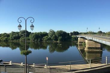 住宿加早餐  La Riviere