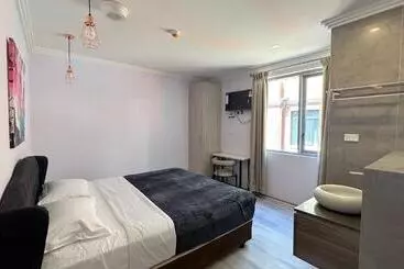 בית מלון כפרי Sydney Riseon