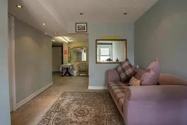 בית מלון כפרי The Central