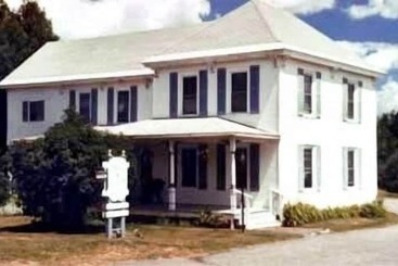 Spruce Lodge Bed & Breakfast & Guest Cottage