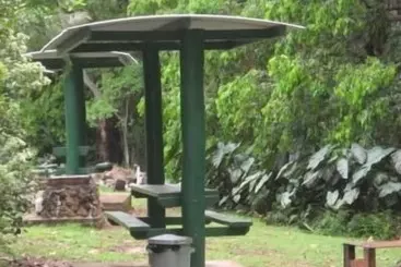 Hotel Mapleton Cabins & Caravan Park