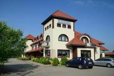 Otel Tyniecki