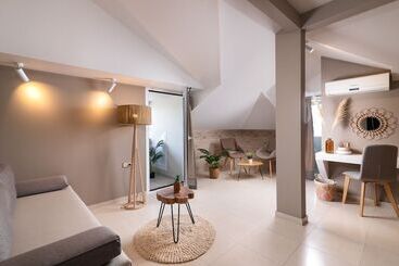 בית מלון כפרי Elle Rooms & Suites