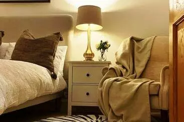 Cheerful 2 Bed Cottage With 2 Free Parking, Leeds