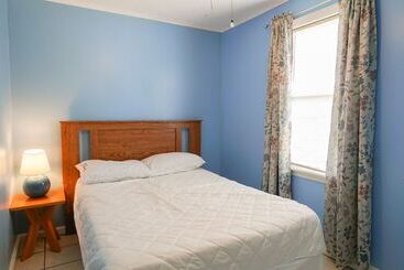 Paradise Cove Lakeside Cottages