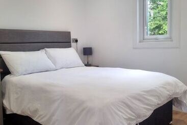 کلبه House Of Juniper   The Cabins