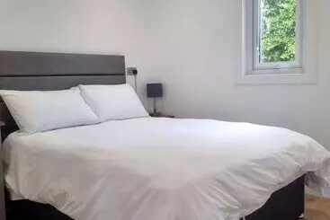 Mökkimajoitus House Of Juniper   The Cabins