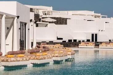 Hotel Cresanto Luxury Suites