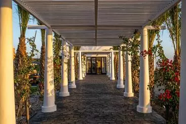 Hotel Cresanto Luxury Suites