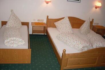 Отель Frühstückspension Gschwandthof