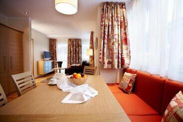 ホテル Sonnblick Apartments Und Zimmer   Nationalpark Sommercard Inklusive