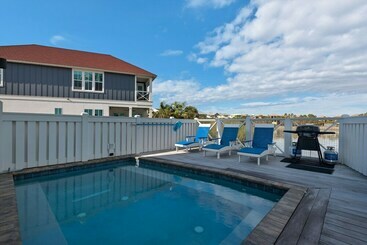 Сельский дом Song By The Seashipwatch