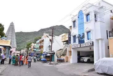 ホテル Swathisri Residency