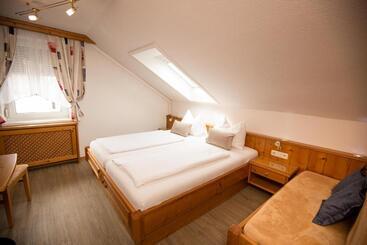 مبيت وإفطار Pension Knoll