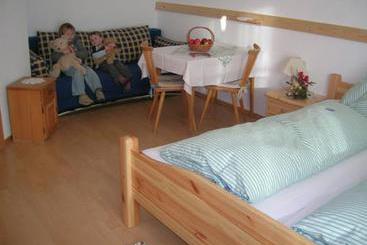 Landhus Bauernhof Schilift-hotz