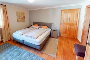 住宿加早餐  Bauernhofpension Herzog Zu Laah