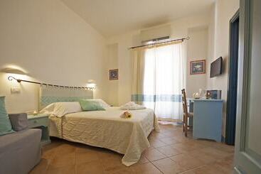 Bue Marino Hotel & Cocktail Bar