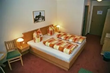 تختخواب و صبحانه Pension Am Zechengrund