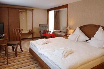 پانسیون Gästehaus Dorf Alm