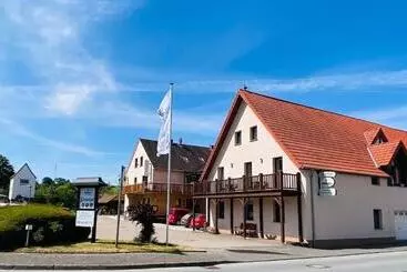 هتل Almehof Thone