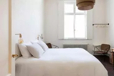 Bed and Breakfast B Guest Sleep & Retreat