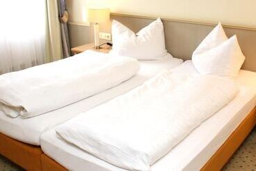 Отель Restaurant Amadeus