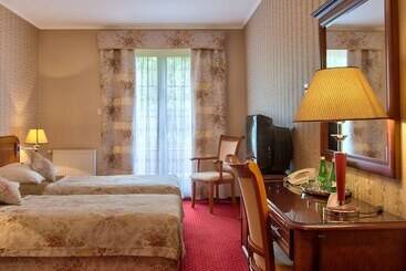 Отель Dworek Tryumf