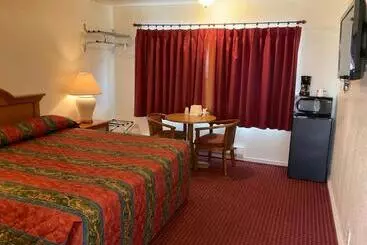 Отель Front Street Inn